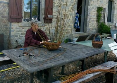 Apprentissage de la vannerie à Brangoulo