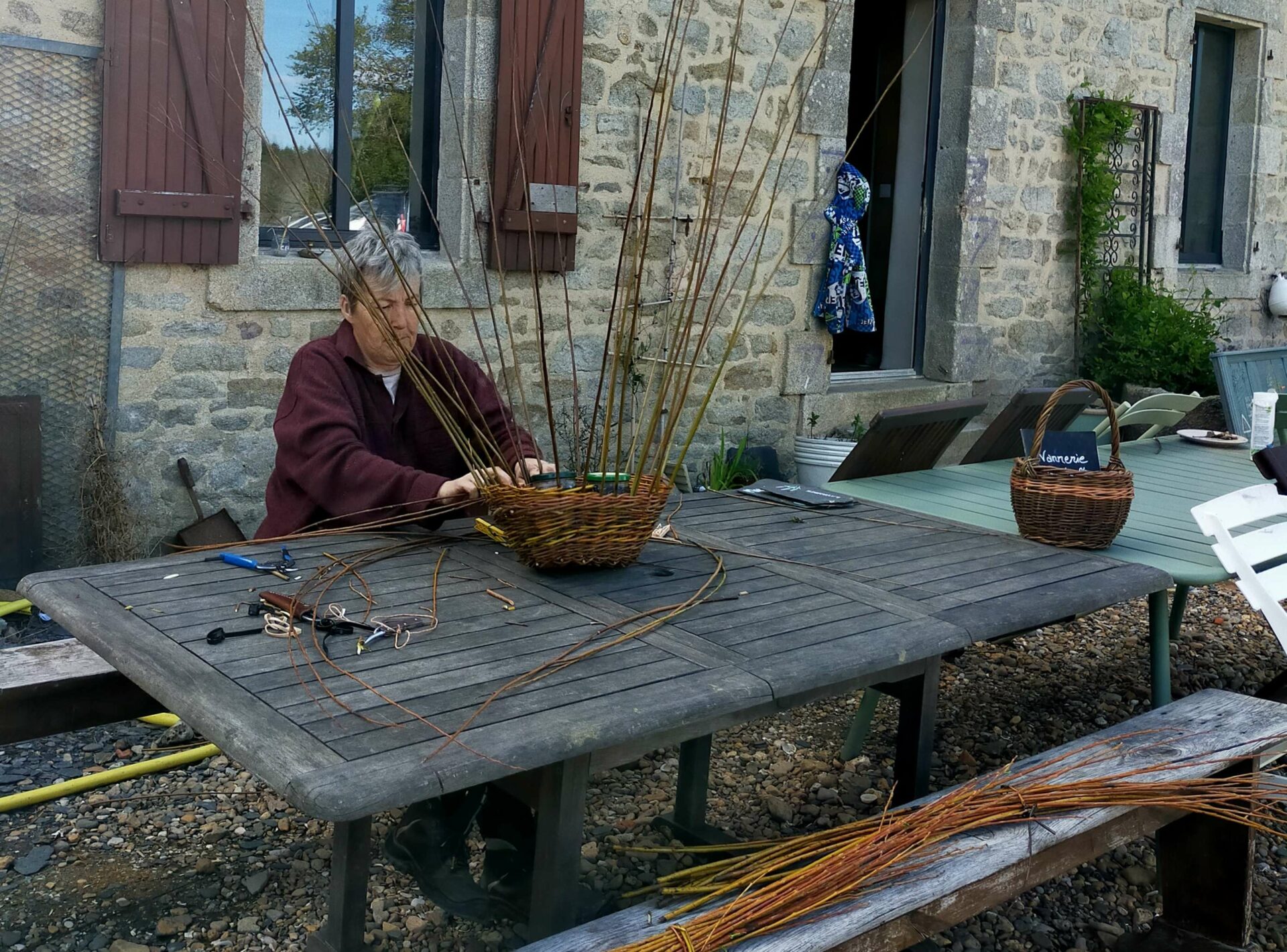 Apprentissage de la vannerie à Brangoulo