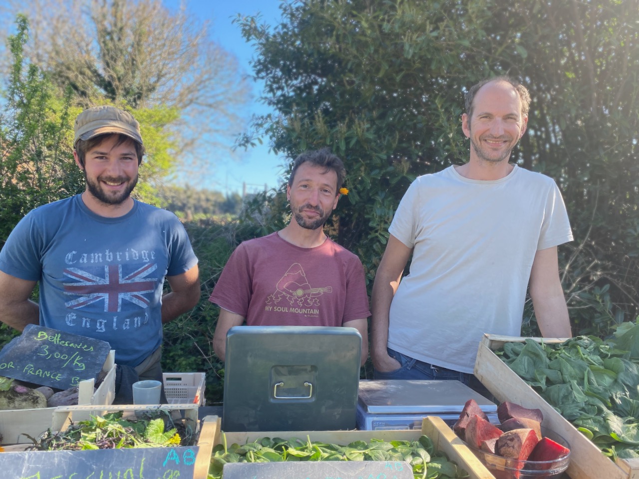 Les maraichers des Jardins de Brangoulo en avril 2022